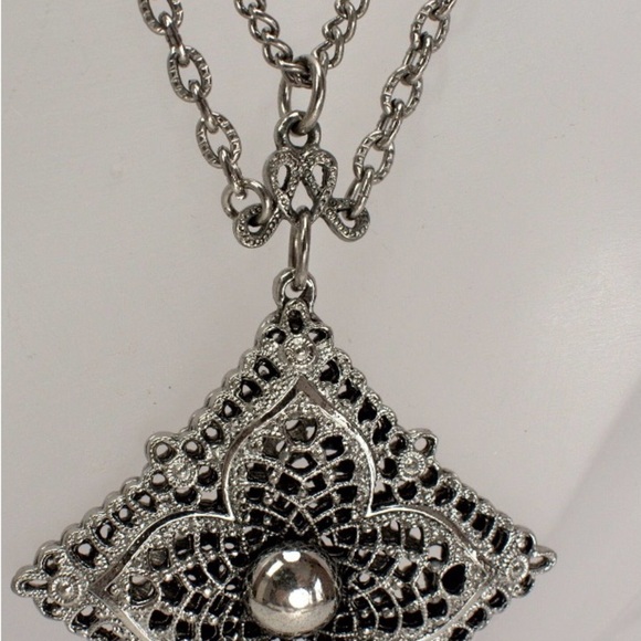 Vintage Whiting & Davis Filigree Ornate Pendant Necklace Flower Cross - Picture 6 of 7